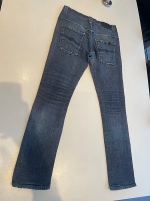 Nudie tape ted jeans  - Nudie tape ted jeans herr| pris:599kr| storlek: 32/32| skick:9,8/10| Hör av dig vid minsta lilla fråga eller fundering| 