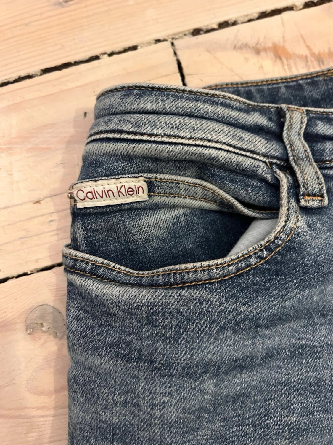 Blå bootcut jeans från Calvin Klein