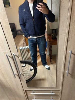 Morris fleece - Morris fleece i storlek M, perfekt på våren eller när man bara vill mysa. Varm och go. Nypris ca 3000kr. Vid frågor meddela😀