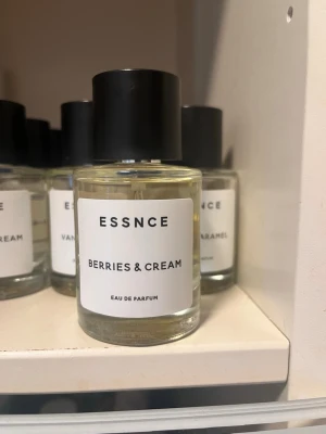 ESSNCE Berries & Cream parfym - ESSNCE Berries & Cream. 