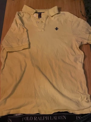 Morris piké - Gul pikétröja från Morris Stockholm. | storlek S | Skriv vid frågor 🙌 |