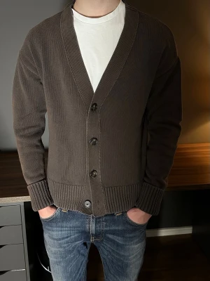 Brun cardigan från John Henric - Brun cardigan från John Henric som inte längre passar. 