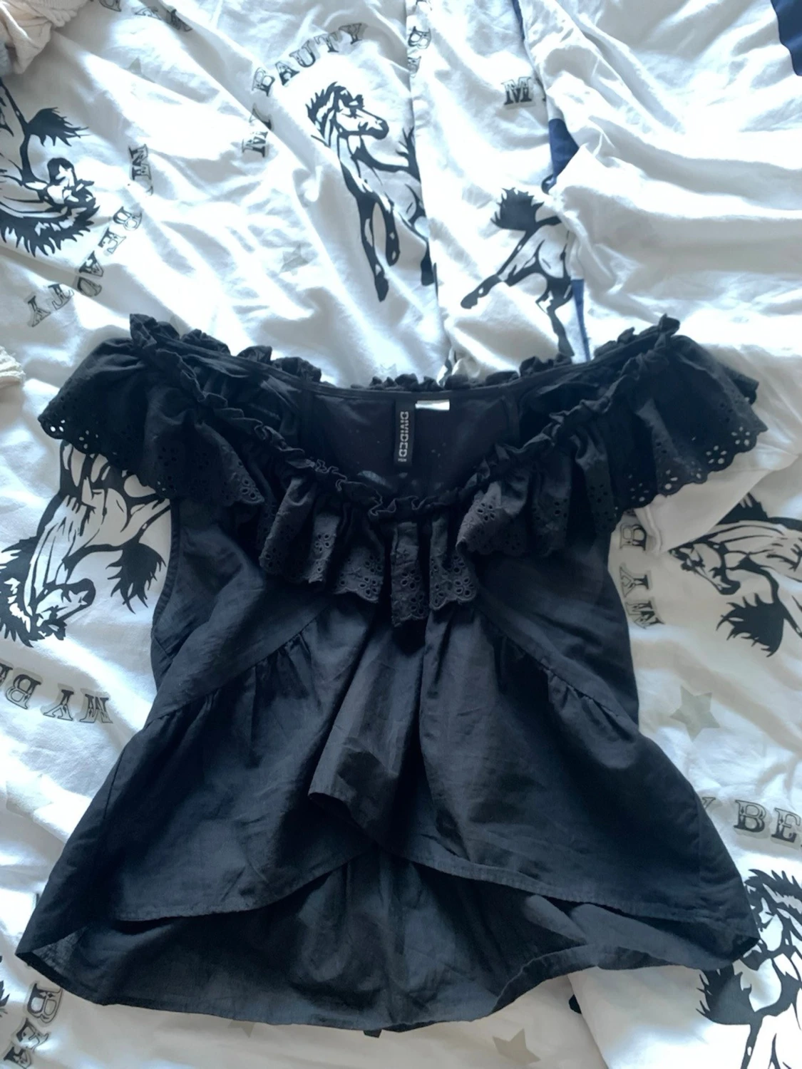 Svart volang topp  - 1