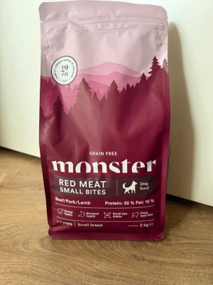 Monster GF Red Meat Small Bites 2 kg - Säljer Monster GF Red Meat Small Bites 2 kg. Köpt för 359 kr. Säljer för 299 kr. Helt ny. 