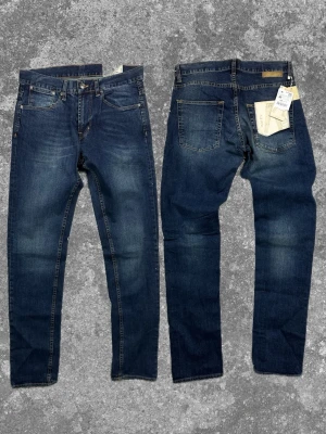 Jeans i nytt skick  - Trendiga och snygga! Mått: A:83 B:39 C:25 D:20 E:18 (cm) Skriv vid fundering 😊🙌