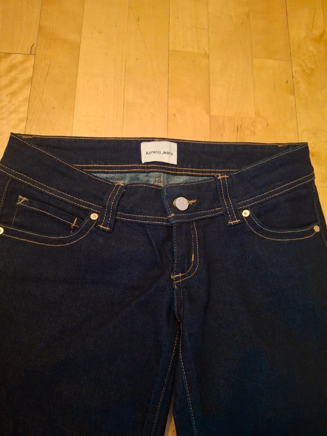 Mörkblå bootcut jeans från Abrand - 1