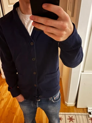 Ralph Lauren Cardigan - Sjukt snygg cardigan från Ralph Lauren, storlek Xs. Tveka inte på att höra av dig vid minsta lilla fundering!