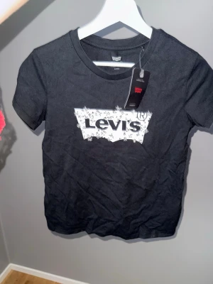 Levis tshirt - Ny med lappar 🌸