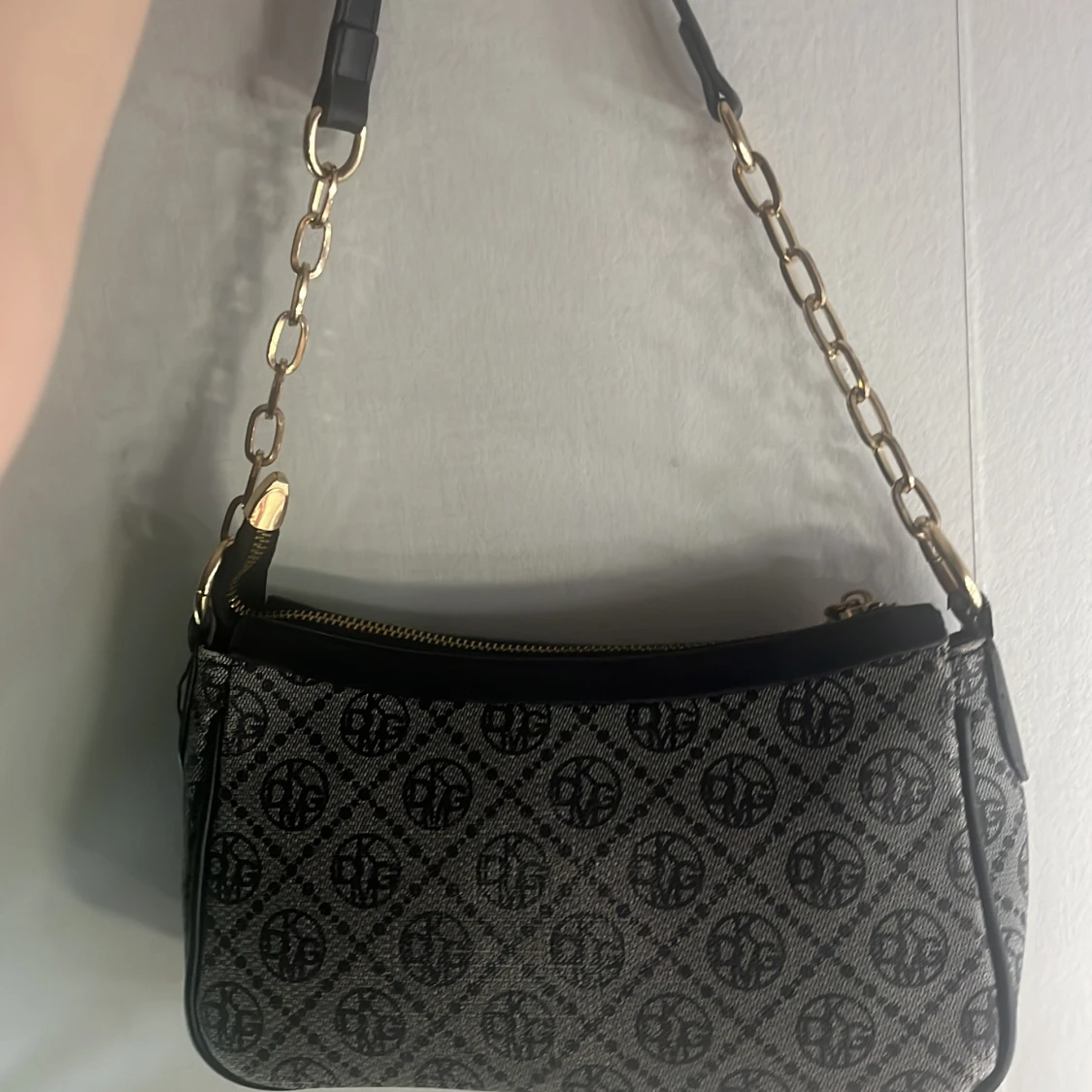 Svart och grå axelväska från River Island - 1