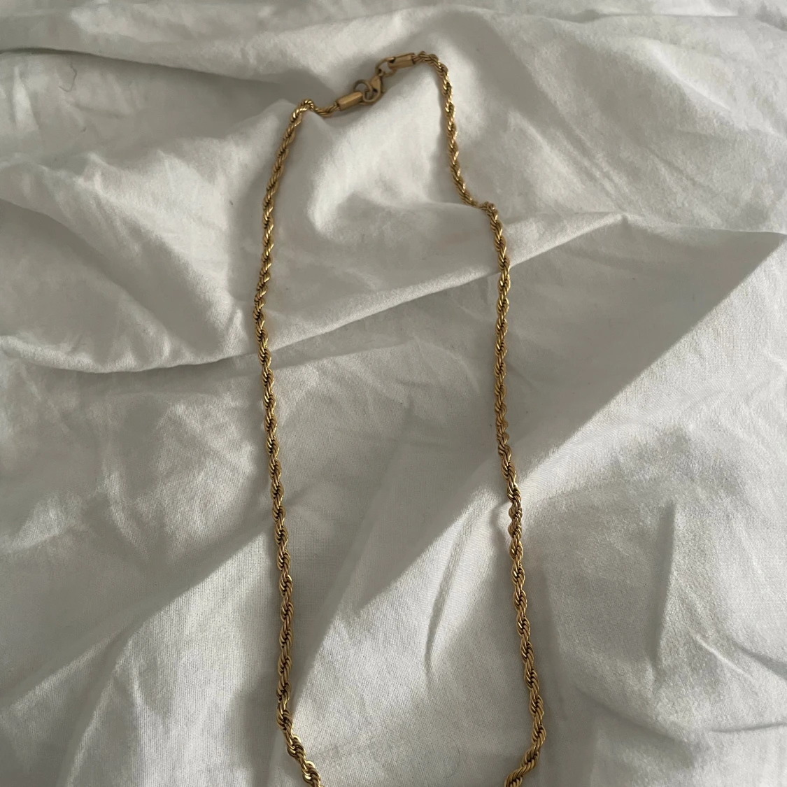 Guldfärgat halsband