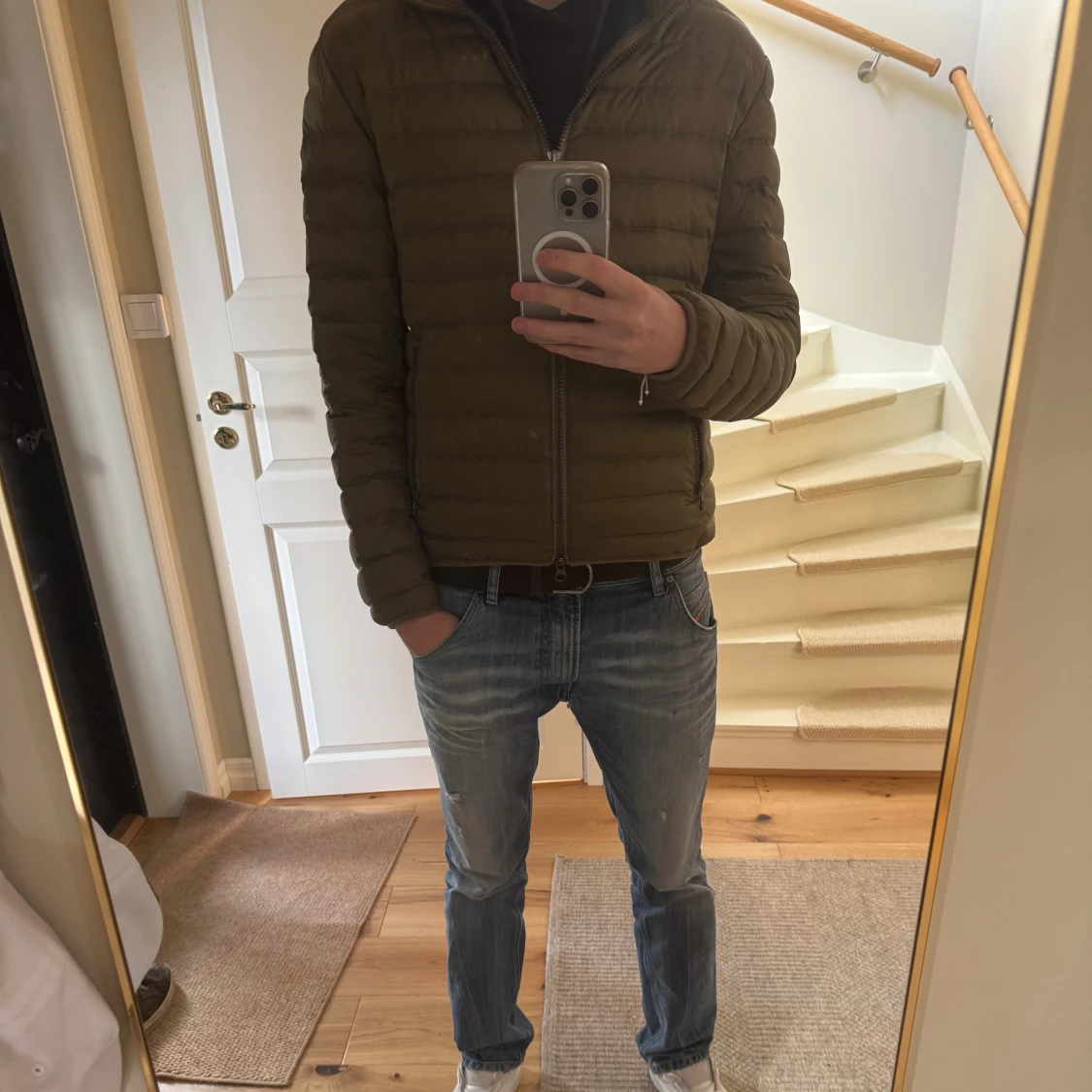 Olivgrön pufferjacka från Colmar - 1