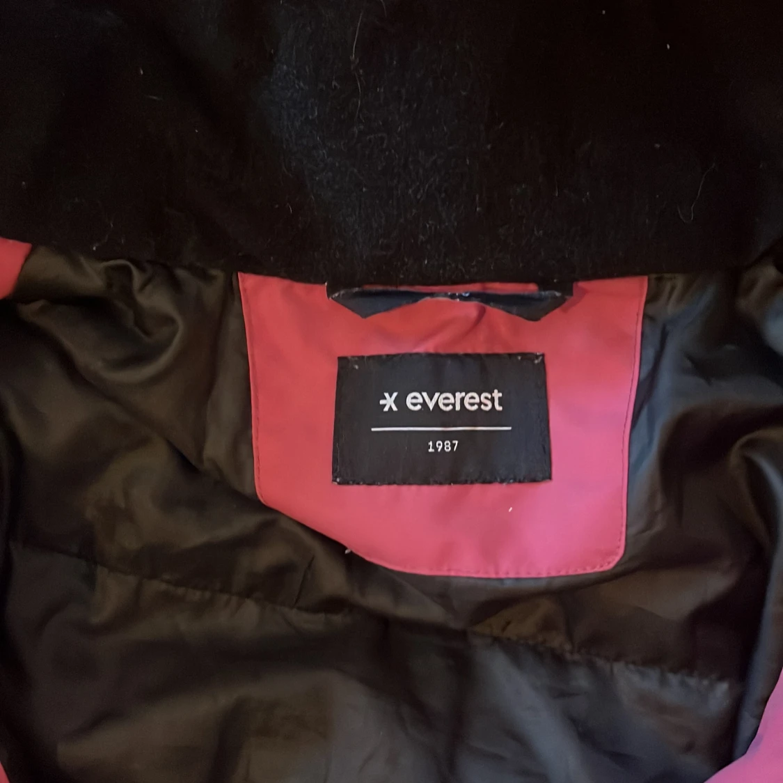 Mörkrosa vindjacka från Everest - 2