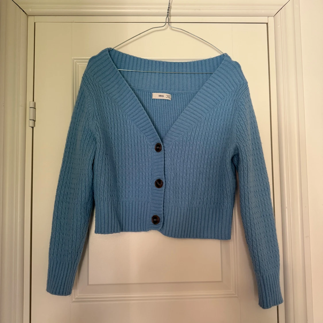 Blå stickad kofta från MNG