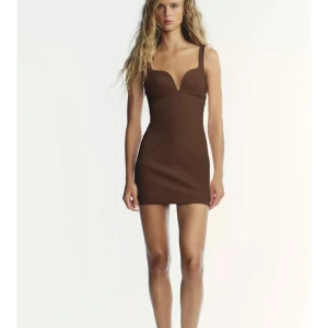 Söt klänning - Enbart använd en gång! Kan skicka egna bilder😍