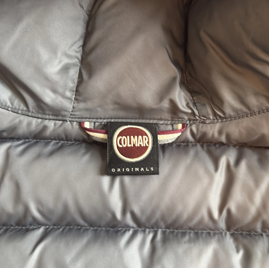 Svart dunjacka från Colmar med huva - 4