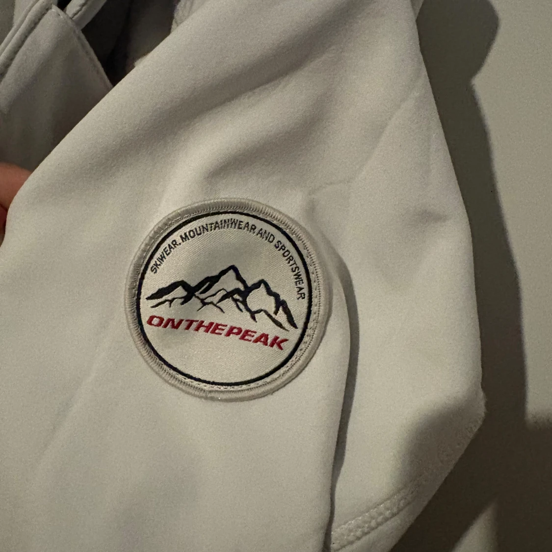 Vit vindjacka från On The Peak - 3