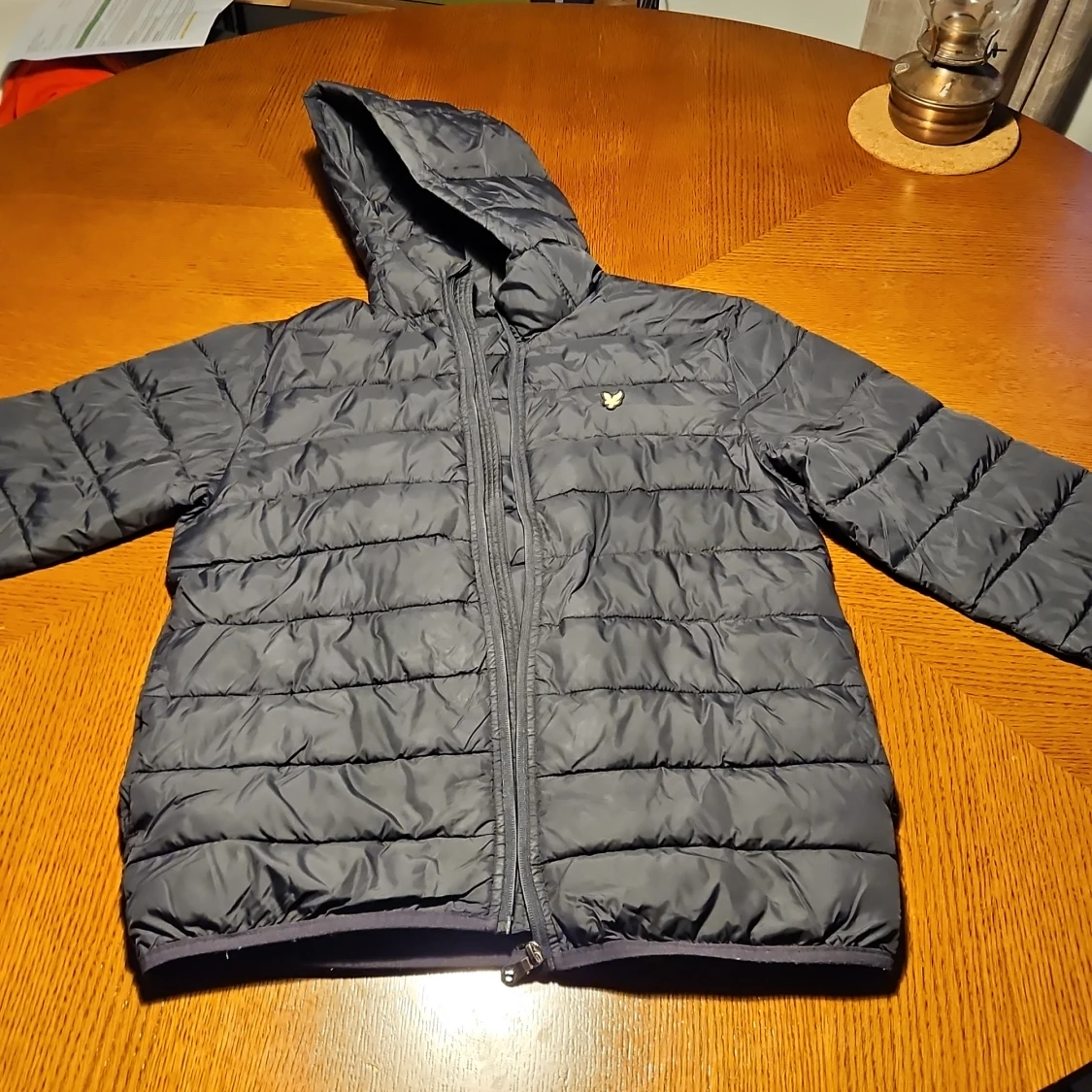 Svart pufferjacka från Lyle & Scott