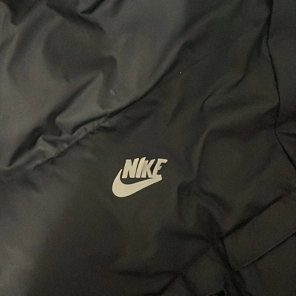 Svart pufferjacka från Nike Storm-FIT - 4