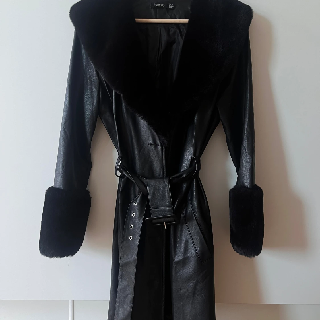 Kappa med päls-detalj