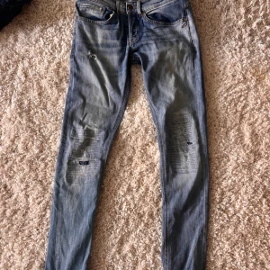 Dondup jeans  - Snygga Dondup jeans med detaljer. Använda fåtal gånger. Storlek 29.