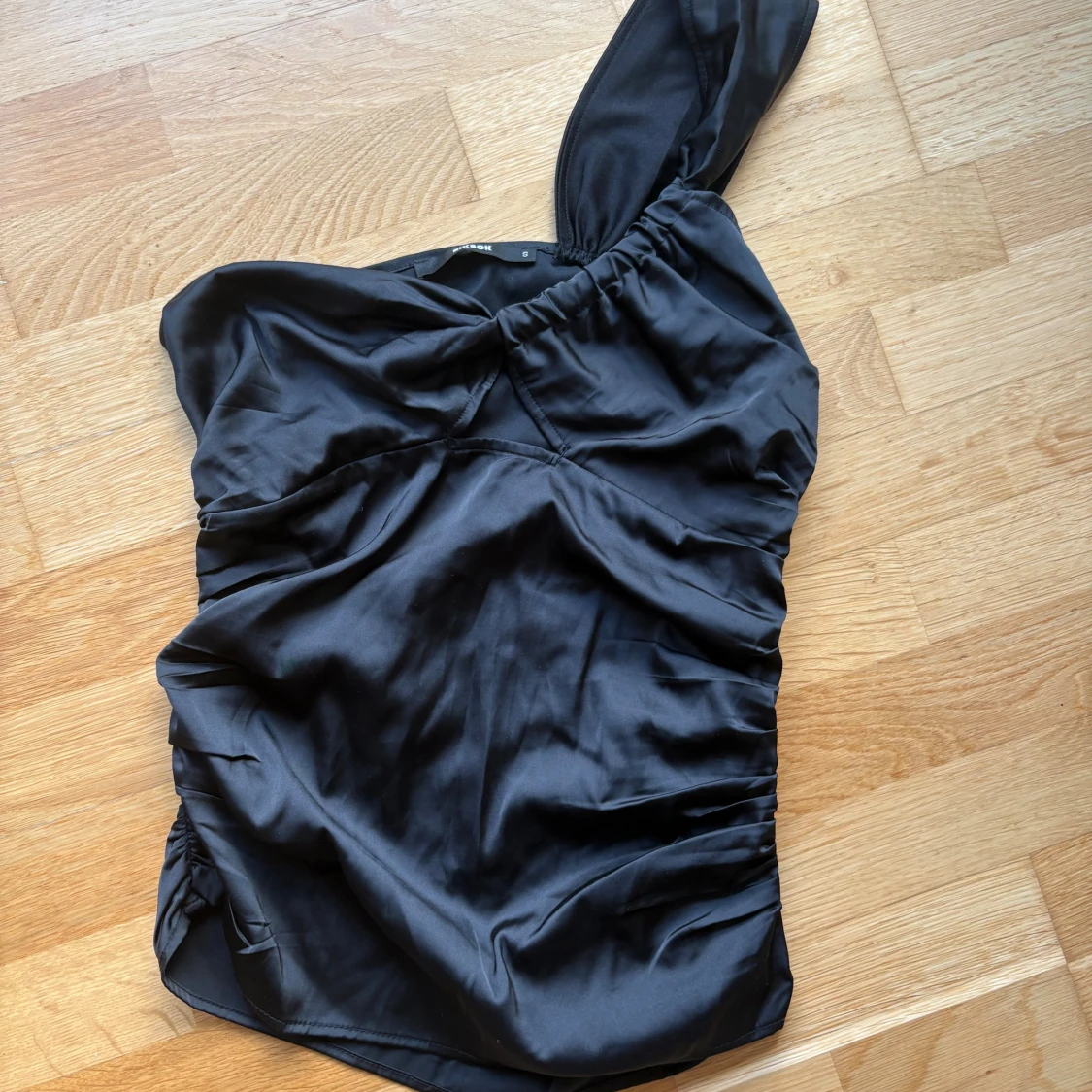 Svart festtopp från Bik Bok - 1