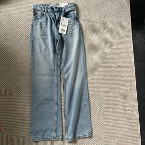 Stradivarius D92 - Stradivarius Virala D92 jeans. Helt nya med prislapp!