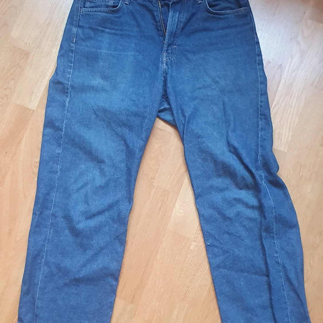 Blå loose fit jeans från H&M