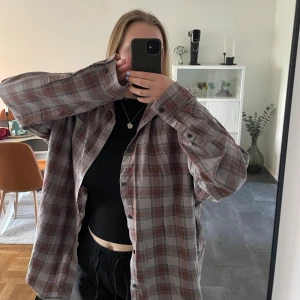 Oversized skjorta - Väldigt fin oversized skjorta i skönt material, endast testad. 💕