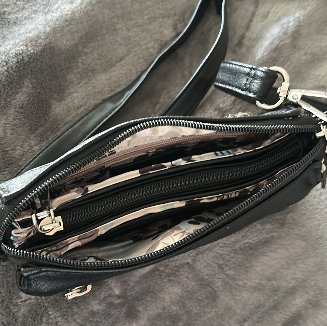 Svart axelväska i skinn - märket ”Ulrika” - 2
