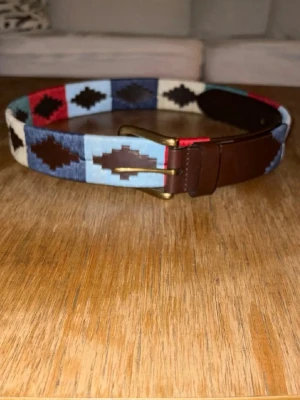 Nord fors bälte - En riktig sjysst bälte passar najs med alla out fits bra kvalitet. Och de najs me alla olika färger på den. för 499kr