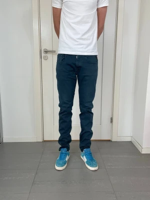 Replay Anbass Hyperflex Jeans  - Säljer nu dessa Replay Anbass Hyperflex Jeans i en blå-aktig färg, W32 o L32, skriv för fler bilder/frågor🙌🏼