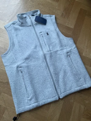 Polo Ralph lauren väst  - Polo Väst helt ny aldrig använd Stl M 