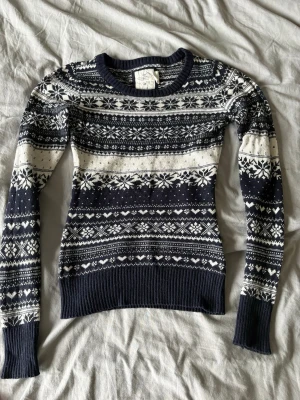 HM tröja - Rensar min garderob, pris kan diskuteras