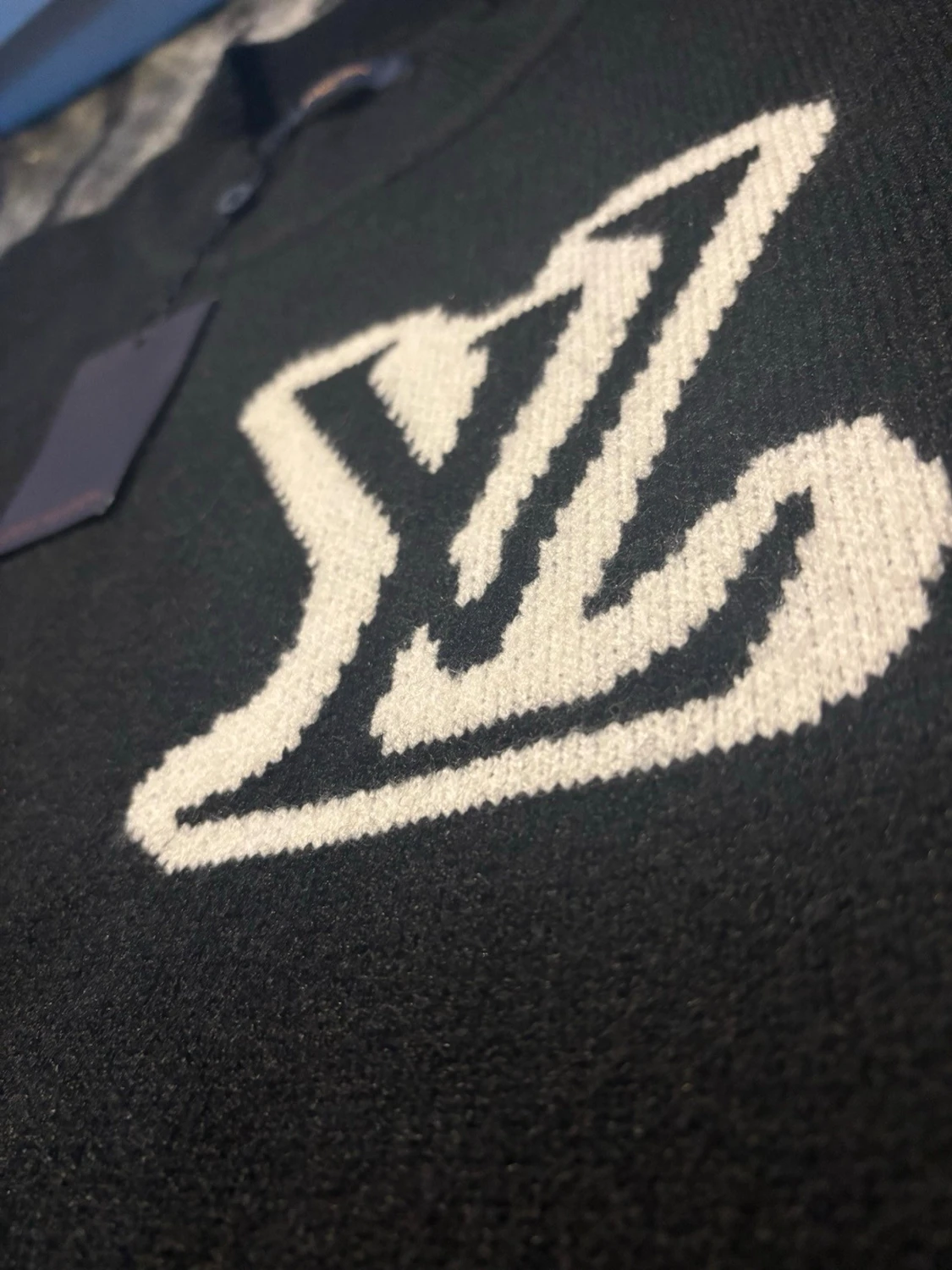 Svart stickad tröja med LV-logga - 3
