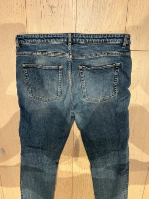 Acne jeans - Skick: 8.5/10 | 30/32 men sitter som 30/30