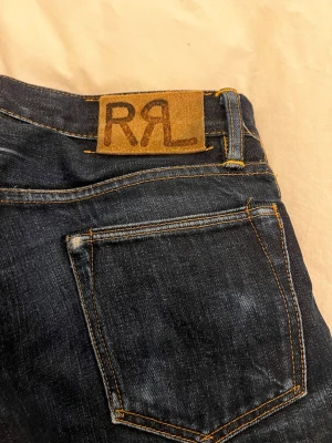 Japanska RRL Selvedge Jeans - Mörkblå japanska selvedge jeans från RRL. Jeansen är storlek 28/32 men sitter mer som 29/32. Nypris ca 3500