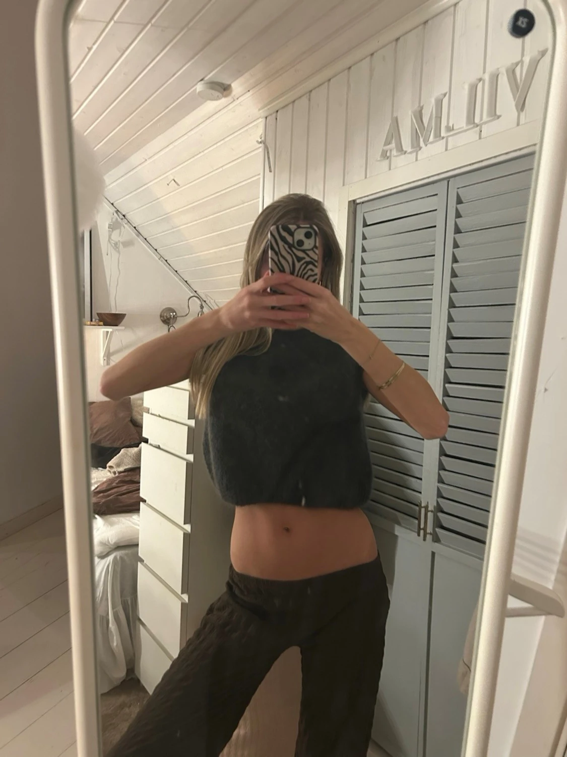 Mörkgrå croppad stickad topp