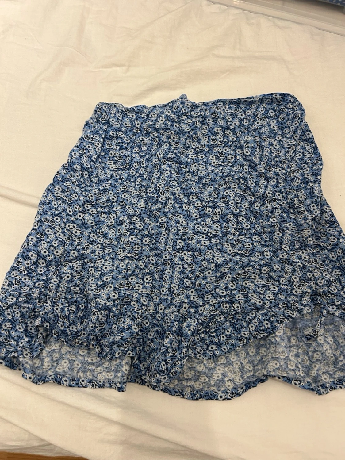 Blå blommig kortkjol med snörning - 2