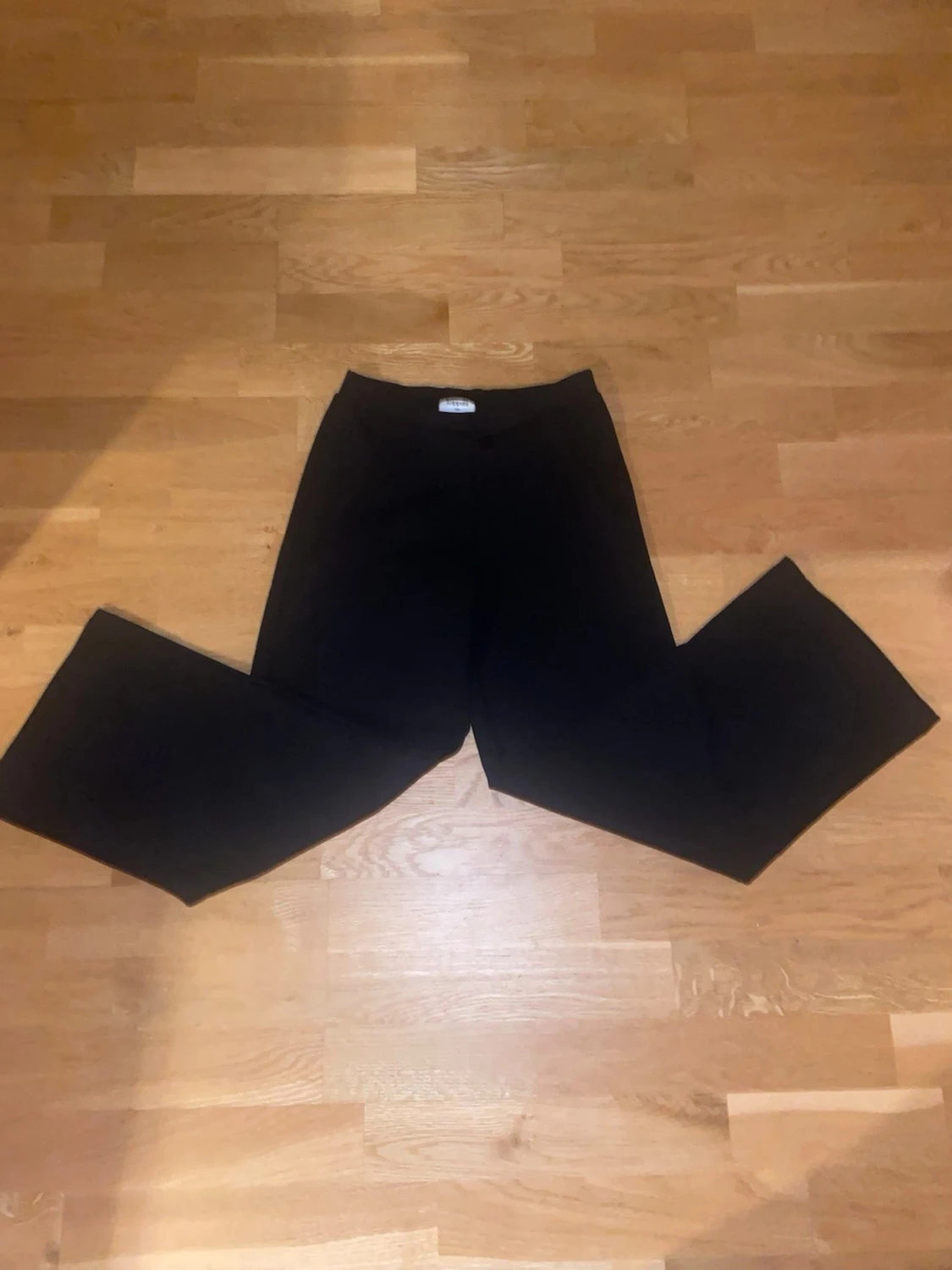 Svarta vida kostymbyxor - 1