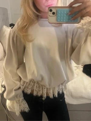 Topp - Storlek m från Zara, ny! Krämvit 