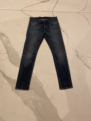 Tiger of sweden jeans - Snygga mörkblå jeans från Tiger of sweden med en sjukt snygg tvätt! Dom är i mycket bra skick, 9/10 | modell: pistolero | passform: slim fit | pris kan diskuteras vid en snabb affär!