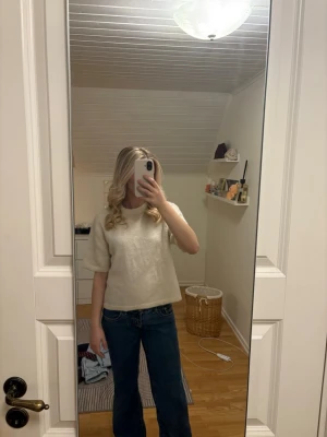 Gina stickad T-shirt  - Avböjd några gånger men väldigt fint skick💞