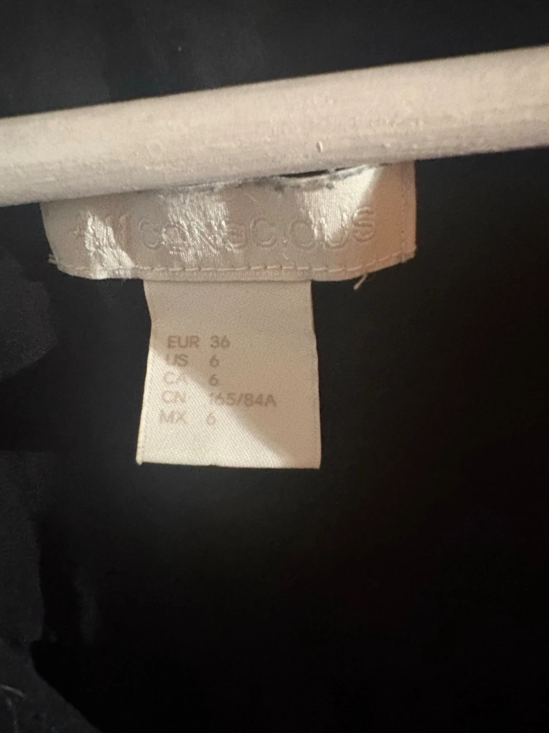 Svart blus från H&M, strl 36 - 1