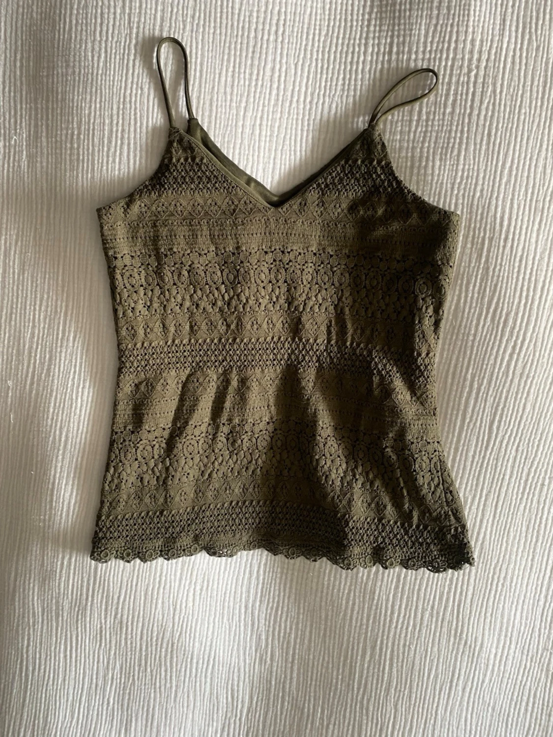 Olivgrön spetslinnetopp med smala band - 2