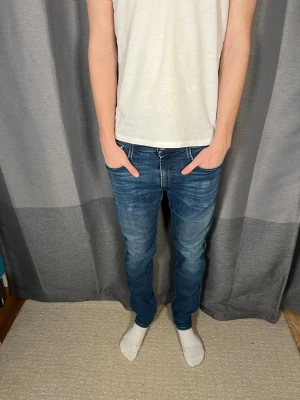 Replay jeans - Tja!| Säljer detta paret feta jeans från Replay!| Modell:Rik(slim)!| Kontakta mig vid minsta fråga!| Pris alltid diskuterbart!| //Nils