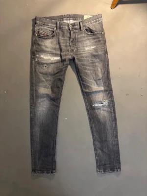 Diesel jeans  - Säljer ett par super snygga diesel jeans med slitningar, inga defekter! Pris kan diskuteras, skriv om ni undrar om något! 