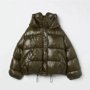 Vinterjacka hm - Oversized grön jacka från hm, helt slutsåld, jätte snygg och varm❤️😇