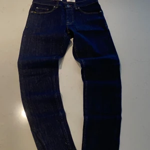 Tiger Of Sweden jeans - Tja! Säljer helt sprillans nya tiger of sweden jeans. De är aldrig använda och aldrig tvättade heller. Inga skador eller fläckar någonstans å topp skick. Tags och storlek sitter på! Fraktar samma dag som du köper 110%. Var inte rädd att höra av dig och priset är självklart prutbart
