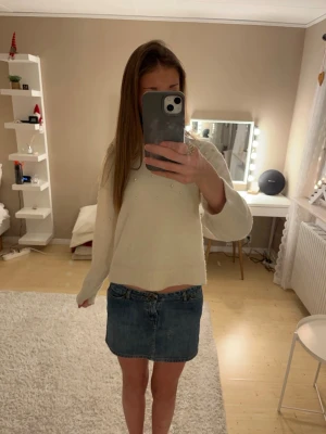 Jeanskjol från Wrangler, storlek 28 - Säljer en super blå jeanskjol från wrangler❣️