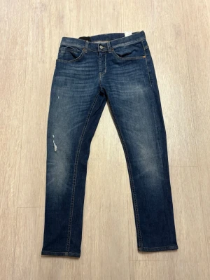 Dondup jeans  - modell| geroge| storlek 30| skick 10/10 om nya| Pm för mer info
